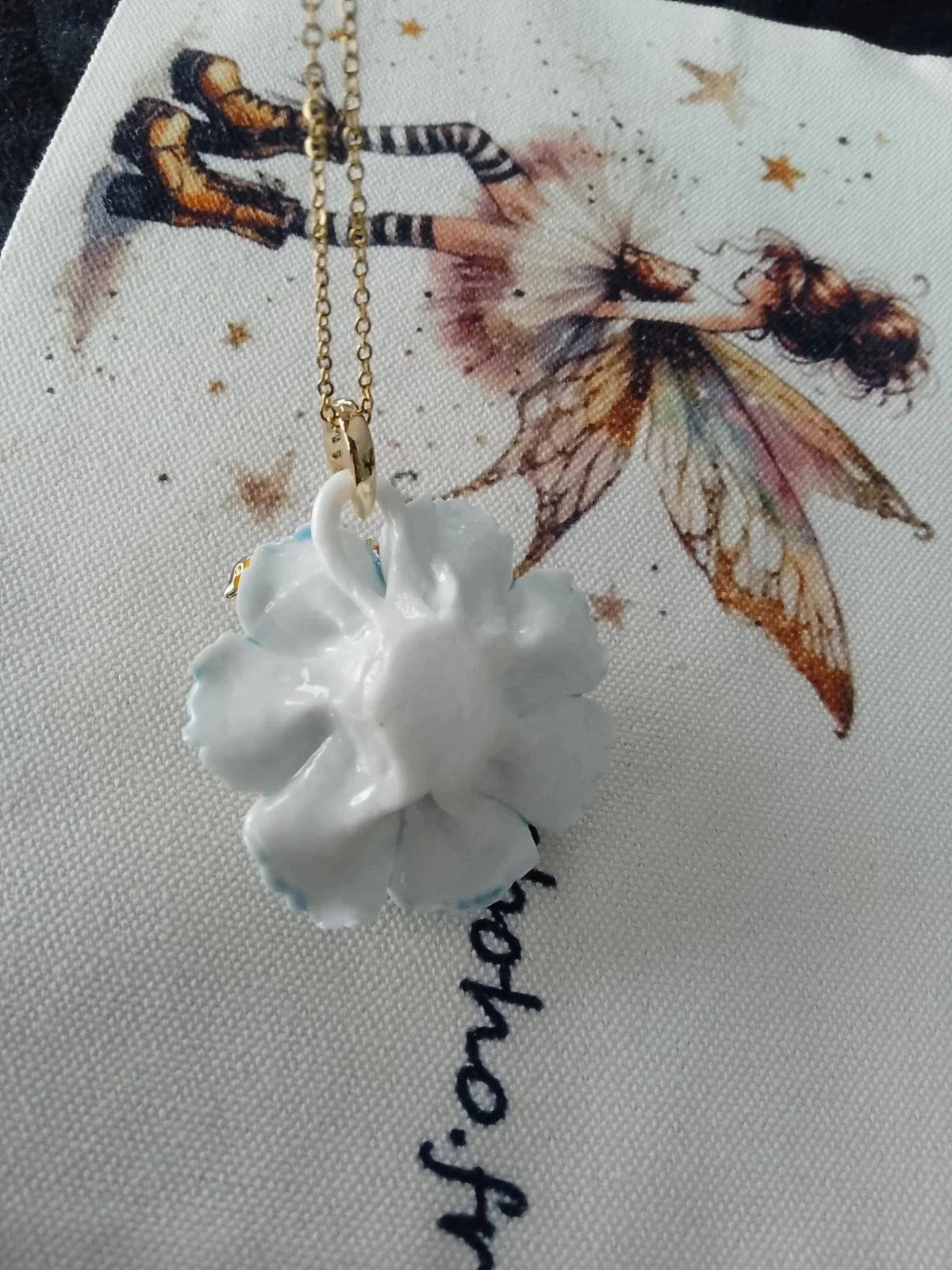 Blauw en wit bloem halssnoer van keramiek met kleurrijke vogel – photo 4